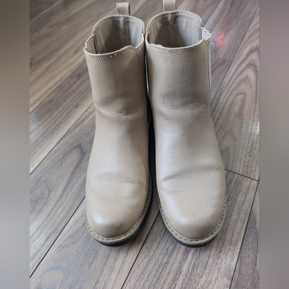 Universal Thread Chelsea Boot size 8.5 - Picture 4 of 5